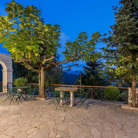 Hotel Makkas Krentis Екстер'єр фото